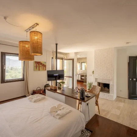 4Reasons Hotel + Bistro | 12+