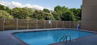 Super 8 by Wyndham Temple I-35 - Pools