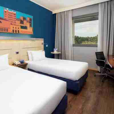 Holiday Inn Express Parma Rooms