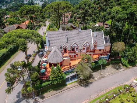 Pousada Campos de Provence Campos do Jordão Отели рядом с достопримечательностью «Casa - Chalé Condomínio Estância das Águas Claras»