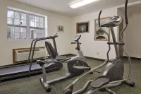 Super 8 by Wyndham Iron Mountain - Gym