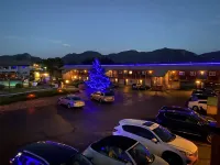 Blue Door Inn - Motels