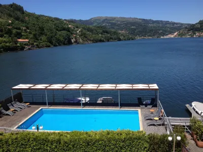 Douro Hotel Porto Antigo Hotels in Рибадору