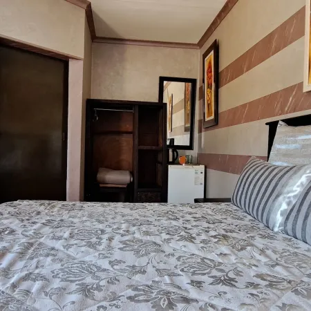 Petra Lodge Отели в г. Иденвейл
