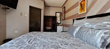 Petra Lodge Отели в г. Иденвейл