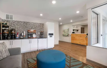 Extended Stay America Suites - Providence Отели рядом с достопримечательностью «Route 126 Fish Market»