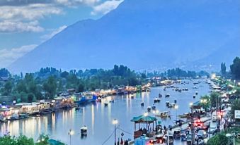 The Vintage Srinagar at Dal Lake
