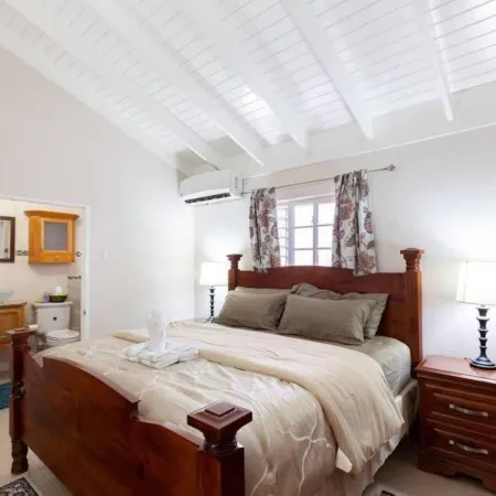 Loft - Sleeps 4 - Parking - Balcony