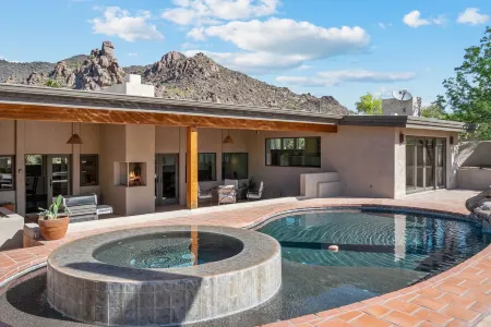 Vintage Classic Private Carefree Home