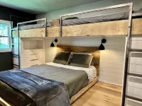 Waterfront Cabin Walkable to Everything!