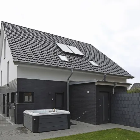 House Comfort, with outdoor whirlpool and sauna for exclusive use, 300m to the lake