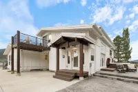 Newly listed - Mountain Escape: Mt Timp & Lake Views, Sauna, Hot Tub 5BR/4BA Hotels near Valley Station