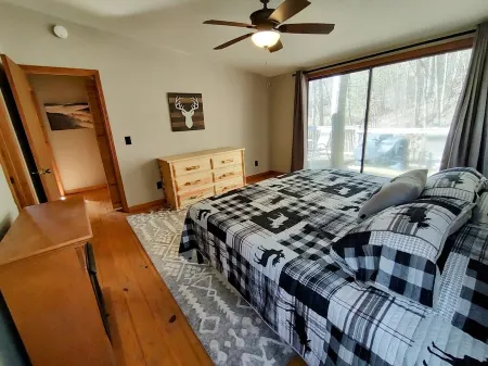 Creekside Peaceful Cabin