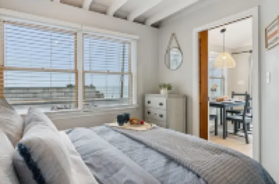 Oceanfront Cottage w/ Deck + Outdoor Shower — Walk to Restaurants