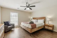 Discover Your Vacation Haven in Greenville, SC – B5 Homes! Hotels near Turtle Shell Grill & Bar