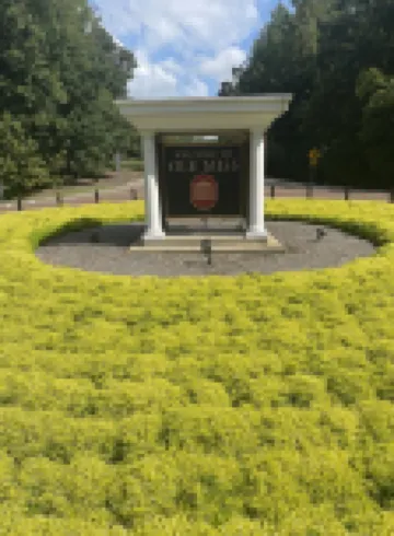 College Football Playoff Condo, 5 Min. to Stadium and 1.5 Miles Off the Square.