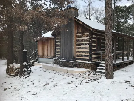 Log Cabin in Woods W/Trail & Scavenger Hunt Wood Fireplace, Lindale Canton Tyler
