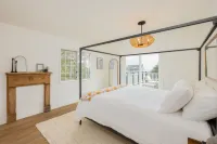 Spacious Backyard and Breathtaking Views - Stunning Coastal Haven Các khách sạn gần Half Moon Bay State Beach