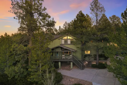 Hot Tub, Game Room and Multiple Fireplaces - Stunning Retreat