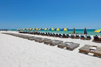 Tropical, waterfront oasis with furnished balcony, pools, & beach access Hotels in Lower Grand Lagoon