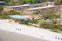 Lagoon Views and Spacious Living - Stylish Coastal Sanctuary