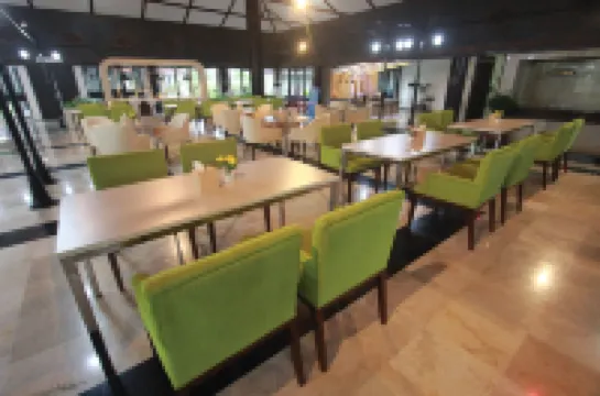 Grand Equator Hotel Hotel di Bontang