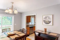High-End Kitchen and Spacious Backyard Oasis - Charming Retreat Hotel a Plainville
