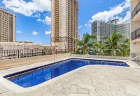 City Views and Pool Access - Gorgeous Hotel-Style Studio Retreat