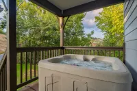 Hot Tub, Pool, and Minutes to Dollywood - Charming Retreat