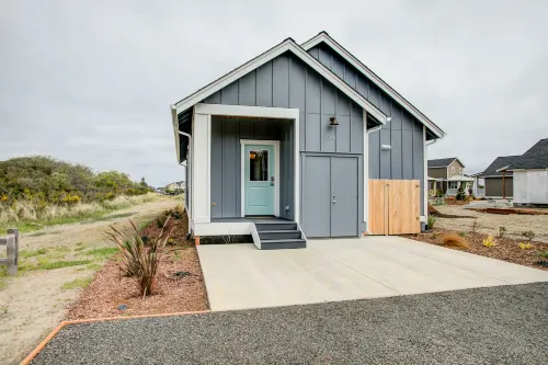 Open Concept Living Spaces and Back Porch - Inviting Coastal Retreat Các khách sạn ở Ocean Shores