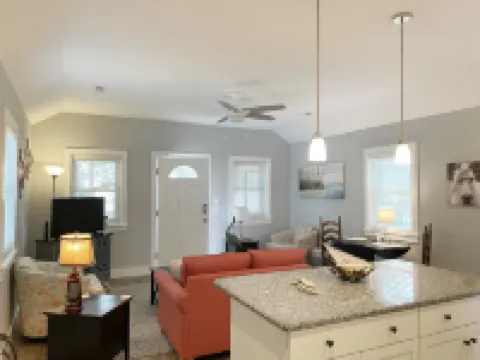 Charming Cottage with Screened Porch and Outdoor Shower - Idyllic Retreat