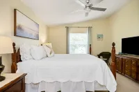 Golf Cart and Modern Amenities Included - Stylish Tranquil Retreat