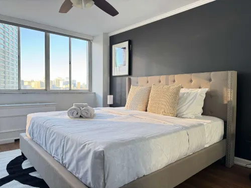 City View and Free Parking - Cozy Urban Sanctuary