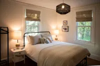 Private Backyard and Cozy Living Spaces - Charming Eclectic Retreat