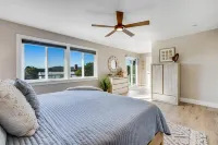 Stylish house w/hot tub, fireplace, game room, beach access, sunset/ocean views