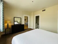 Stunning Capitol Views and Modern Amenities - Luxurious Urban Oasis