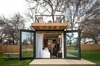 Chic Container Stay with Rooftop Deck & Stylish Interior Hotels in Elm Mott