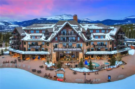 Slopeside Access and High-End Amenities - Luxurious Mountain Haven