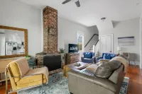 Charming Oasis with Exposed Brick and Modern Kitchen - Elegant Retreat