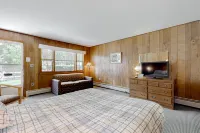 Fabulous studio suite just a few steps from the water w/WiFi, bay views Hotels in Wolfeboro
