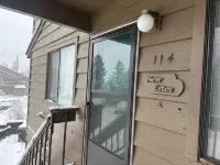 Mountain Views and Cozy Balcony - Charming Apartment Retreat Hotels in Red River