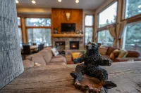 Cozy Gathering Spaces and Beautiful Mountain Views - Charming Cabin Retreat Hotels in Sundance