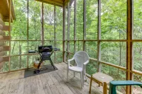 Cozy dog-friendly cabin w/private hot tub, jetted tub & great screened-in deck Hotels in White County