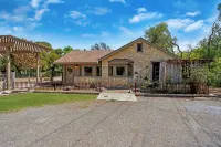 Charming Cottage with Unique Grotto Access - Cozy Hill Country Retreat Hotels in Dripping Springs