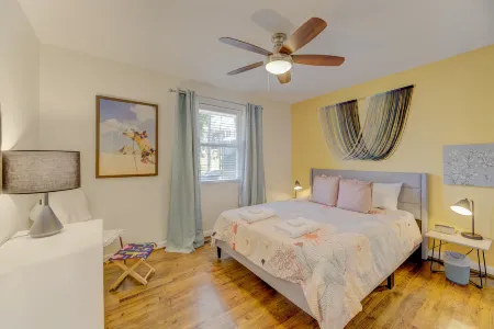 Cozy, Convenient - Washer, Dryer, Parking, Kitchen, AC