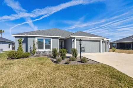 Spacious Living and Lanai Overlooking Tranquil Pond - Serene Oasis