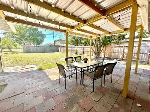 Spacious Backyard and Fully Equipped Kitchen - Charming Oasis