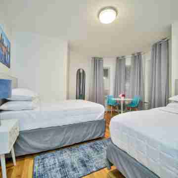 3Br Group Stay Sleeps 12 Near Train Downtown Rooms