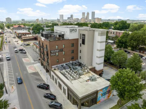 Cozy Enclosed Patio and Fully Stocked Kitchen - Inviting Cherry Street Haven
