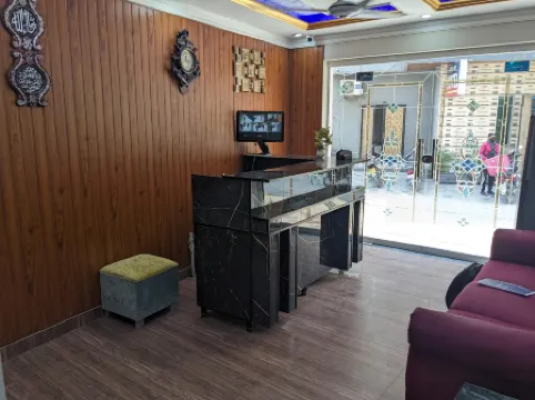 New View Hotel Отели рядом с достопримечательностью «Юниверсити Колледж Лахор»